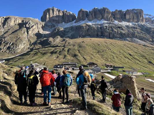 Natura, storia e inomes di lesc da Pordoi a Portoi e dapò amò inant e ju fin ta Penìa.
