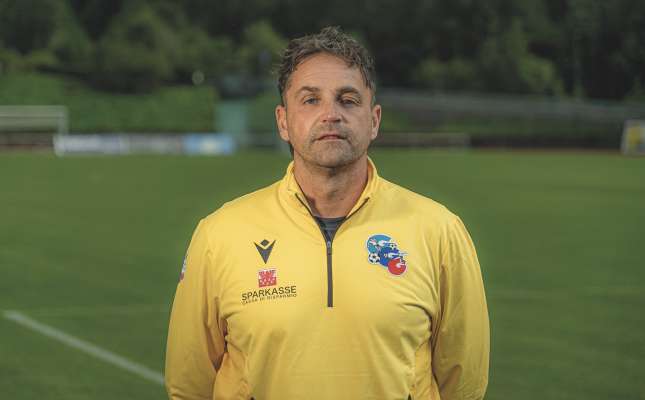 René Rella, l trainier dl FC Gherdëina, che à menà i nosc sun si percurs su tla Ezelënza.
