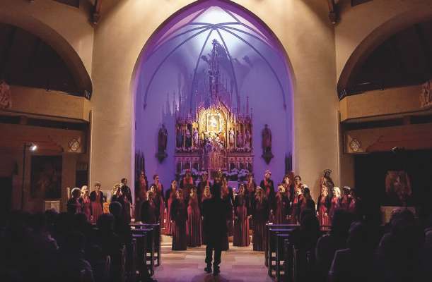La ciantarines dl Ladinia Womens Chorus pra si cunzert te Sëlva.
