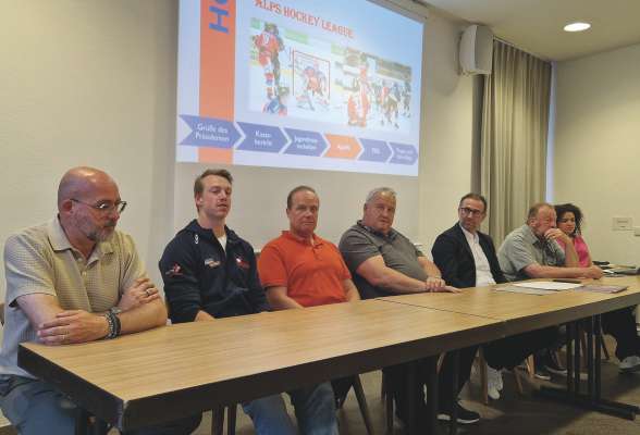 Pra la senteda generela (da m.c.): Manfred Mair, Fares Goller, Gottfried Glira, Alfred Kelder, l presidënt Walter Ploner, Helmut Welponer, Alessia Glira

