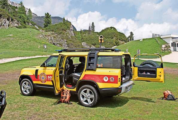 La nuova jeep omologada per porté la barela con feris.
