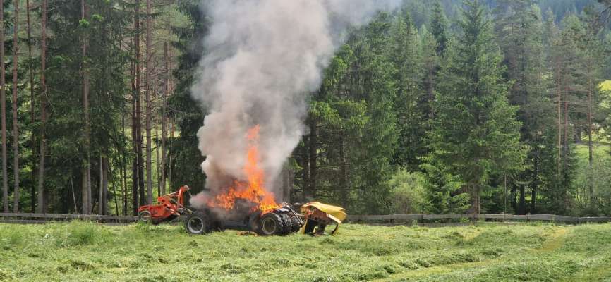 La mascin da sie en flames a San Ciascian.

