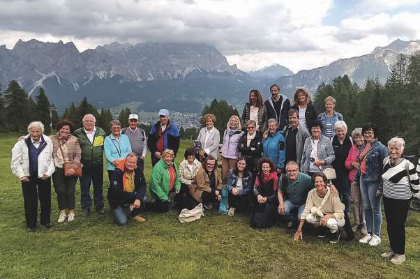 La grupa che à fat la jita culturela via n Ampëz.
