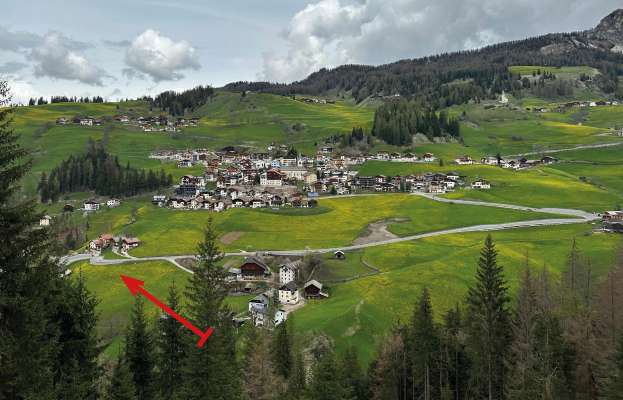 Le paisc da La Val: la saita mostra le post olache al podess gní a s’al dé n raiun cun "abitaziuns a prisc lié".
