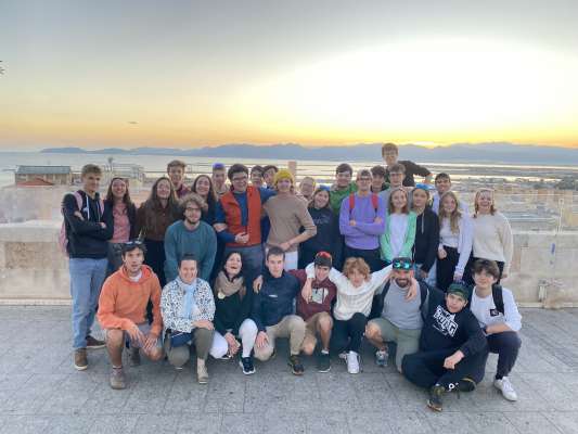 I joegn che à tout pèrt al projet Troupes a Cagliari l an passà.
