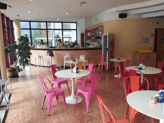 L bar del chino Marmolèda é doventà bar sozièl ‘Cafè Tra Me&Te’.
