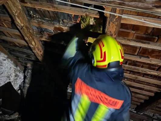 L’intervënt asvelt di Stüdafüch da San Ciascian á fat a na moda che al ne rumpiss nia fora n gran medefüch. (Foto: Stüdafüch San Ciascian)
