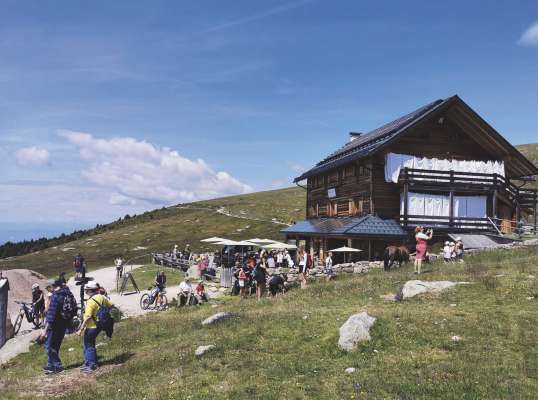 Sun Resciesa iel stat n aumënt di vijitadëures da dlonch caprò, dantaldut sëura nuet.
