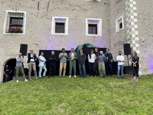 Autorités y artisć á partezipé al’inaodaziun dla bienala Smach 2025. foto:mo
