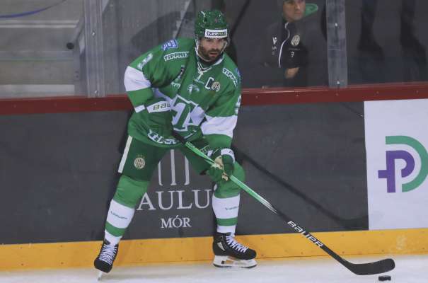 Adam Brady à monce bele jugà tla NHL.  (Foto: Ferencvarosi TC)
