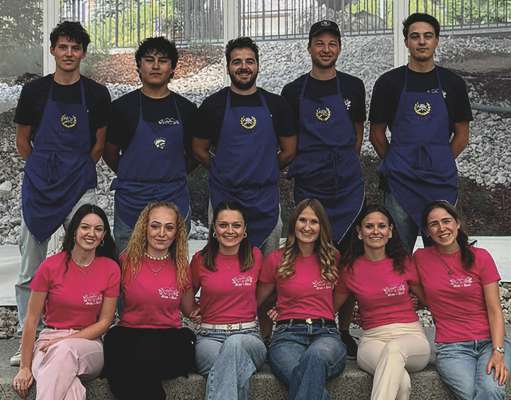 L cunsëi di Jëuni de Sëlva dovia da m.c.: Dennis, Johann, Alex, Lukas y Giacomo; dancà da m.c.: Anna, Karin, Julia S., Julia P., Melanie y Mara.
