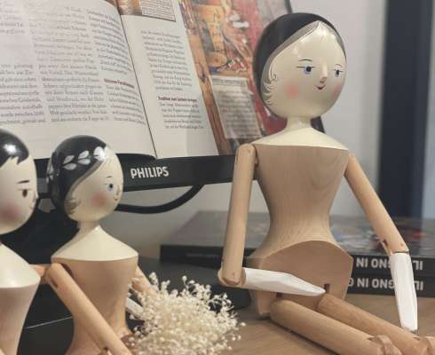 La popes de Judith ne n’à degun guant, coche nce chëles che univa fates tl 1700 y 1800 te Gherdëina y che ie cunesciudes sun dut l mond coche »dutch dolls«.
