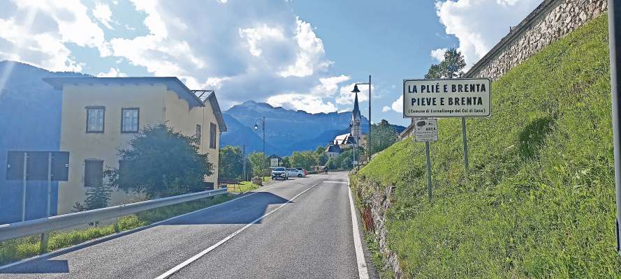 La tabela che ndicheia la nuova localité »La Plié–Brenta«.
