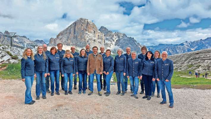 Ra noa Corale Cortina, nasciuda da ‘l amor par ra musica de ra śente de Anpezo.
