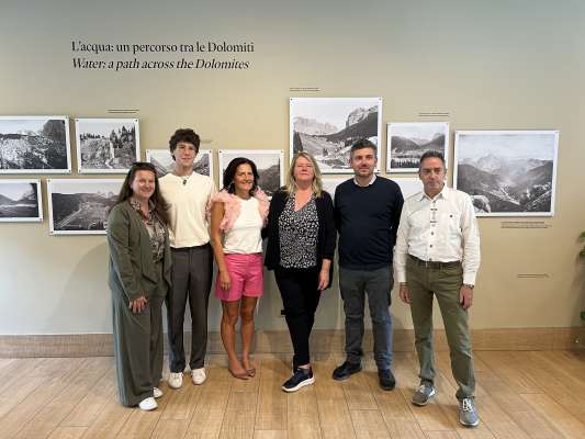 Lorenzo Dezulian e Davide Baldrati coi raprejentanc de SITC e Istitut Cultural Ladin.
