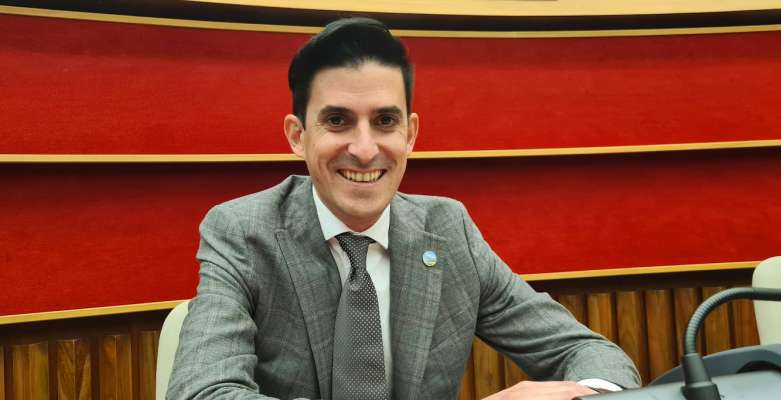 L assessor regionèl a la mendranzes linguistiches Luca Guglielmi.
