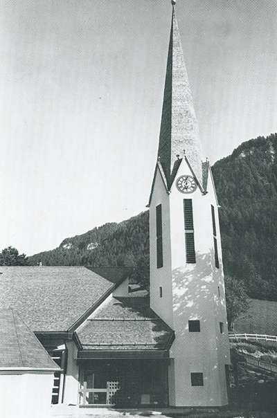 La dlieja de Sant Ujep a Runcadic tl 1985. Foto: Erwin Colorio, Calënder de Gherdëina 1986, pl. 48

