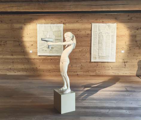 Scultures de Gherdëina se anconta cun pitures da oradecà tl Tublà da Nives te Sëlva.
