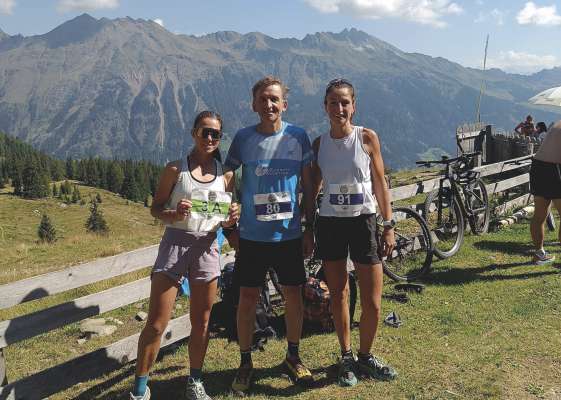 Romina Plancker, Fabian Demetz y Michaela Schrott à fat pea pra la Mareiter Stein Attacke. 
