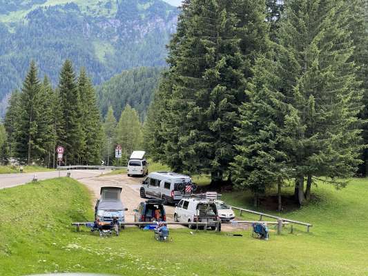 Beleche vigni sera l é auti e camper sun Pian de frataces de sora.
