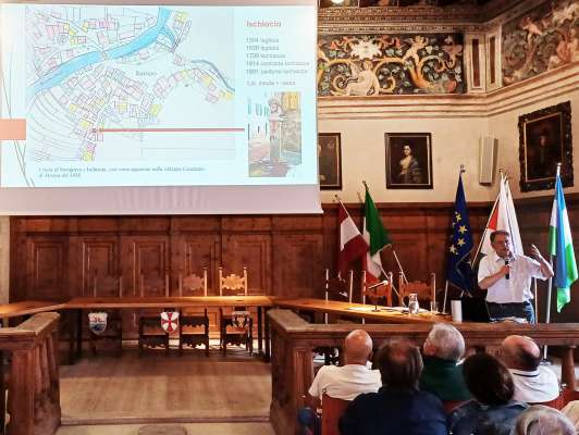 Te sie referat Chiocchetti à rejonà de storia, toponomastica, social e marketing.
