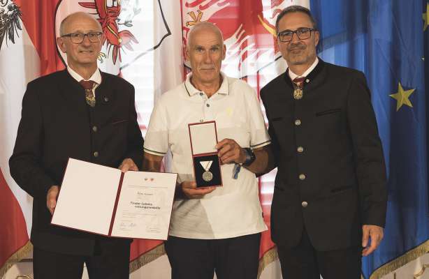 Peter Trocker de Runcadic à pudù pië do la bedaia de arjënt ajache l à salvà la vita de n laurant. FOTO Sadleck/Land Tirol
