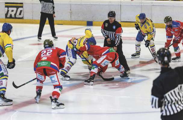 Tl stadio Pranives te Sëlva à jugà l HC Gherdëina ai 12 de agost na partida de amezizia contra l Fascia. (Foto: Giacomo Rossi)

