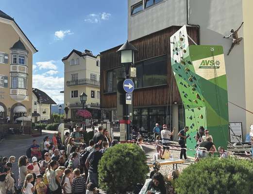  Sun plaza Stetteneck à i mëndri pudù purvè a se arpizé.
