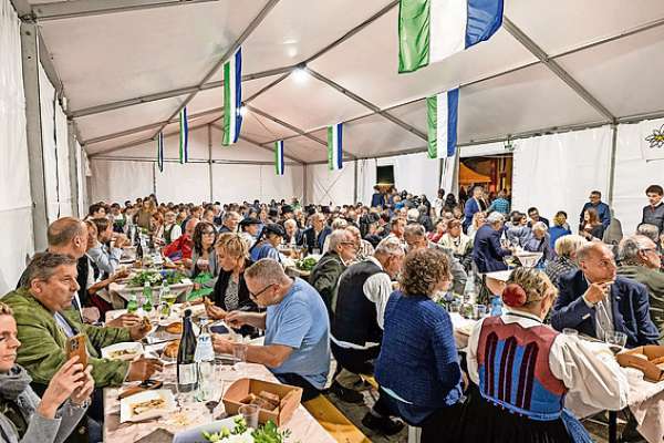 Ntan la festa. (Foto Giulio Fratticioli)
