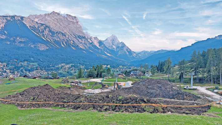 El gran cantier su ra ares in Ria de Saco, de sora de Lazedel, par ‘l inpianto noo, che moe da Revis: somea difizile che i pode el fei su e el fenì par chesto inverno.
