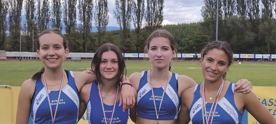Mia Malfertheiner, Nicole Senoner, Valentina Daurù y Ilena Stuffer ie ruvedes terzes pra la stafëta.
