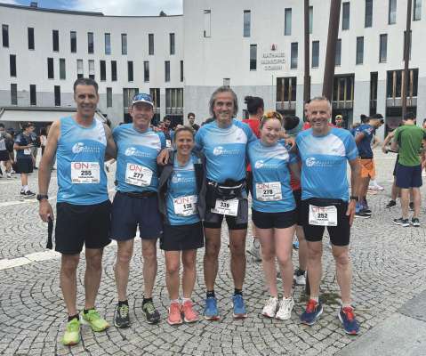 A Burnech a fé pea pra la garejeda di patac (da m.c): Stephan Ploner, Frohwalt Santifaller, Sabine Hofer, Stefano Zanotti, Pia Santifaller y Fenno Ploner. 
