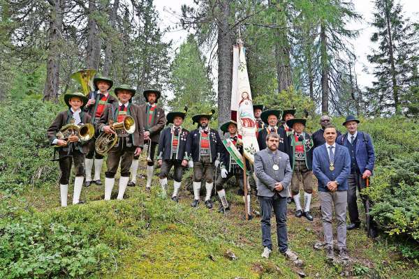 I mujicánc da S. Ciascián auna ai scizeri da Fodom e Col, i Capicomuns de Badia Christian Pedevilla e de Fodom Oscar Nagler e i celebránc scior Iaco Willeit e don Gabriel.
