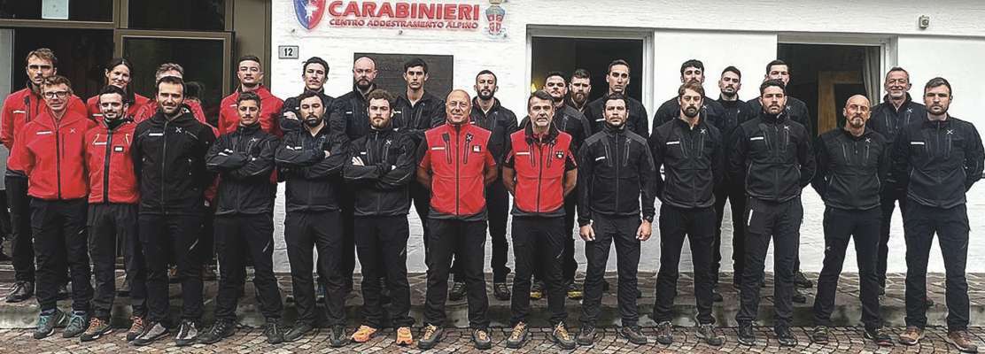 20 carabiniers à fat l curs de jì a crëp metù a jì dal Zënter Adestramënt alpin te Val n cunlaurazion cun l Destacamënt dla Scola de Auronzo de Ciadura. (FOTO Zënter Adestramënt alpin te Val)
