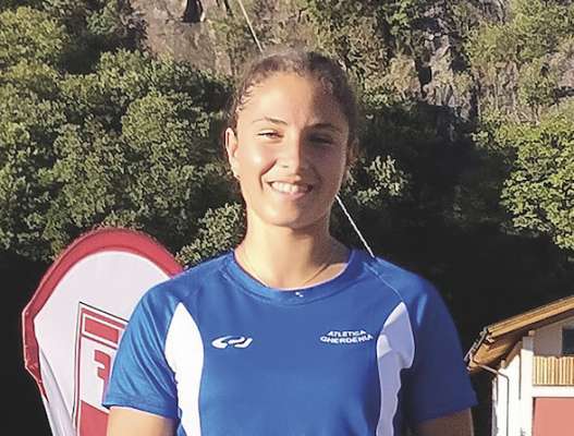 Ilena Stuffer ie sauteda 2 metri y 70 zentimetri. L ie si record persunel. 
