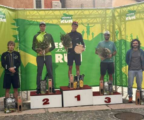 L podest dla Lessinia Legend Run: prim ie ruvà Luca Clara. (Foto: Lessinia Legend Run)
