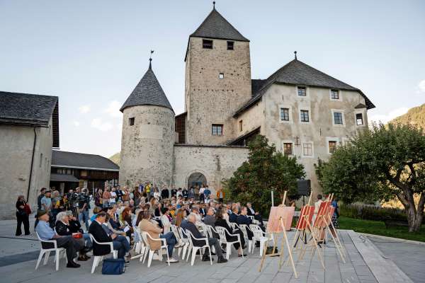Le Di dla cultura ladina, ai 21 de setëmber 2025, á pité na gran varieté de evënc culturai tles sëntes dl Istitut Ladiin y dl Museum Ladin a San Martin de Tor, tl retrat la festa de premiaziun di pesć por l’artist ladin y la personalité ladina. (foto: osp/direziun intendënza y cultura ladina/Vanessa Runggaldier)
