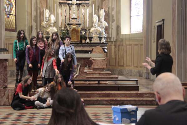 La Scola de ciantia e teater aur na neva senta