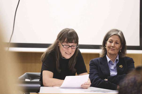 Rut Bernardi y Ingrid Runggaldier ntan la giaurida dl curs a Persenon.
