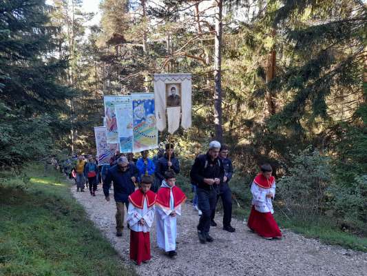 La procescion sul troi de la Via Crucis.
