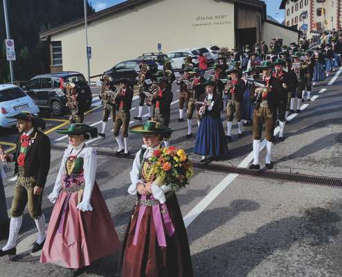 La dumënia dl rosar, na festa mpurtanta de duta nosta pluanies