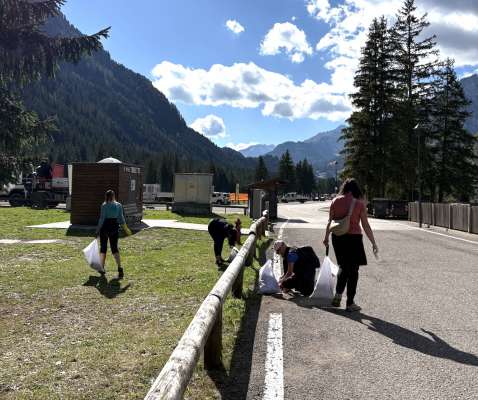 Jent, sociazions e firmes à tout pèrt ai CleanUp Days (Ph: Archif ApT Fascia)  
