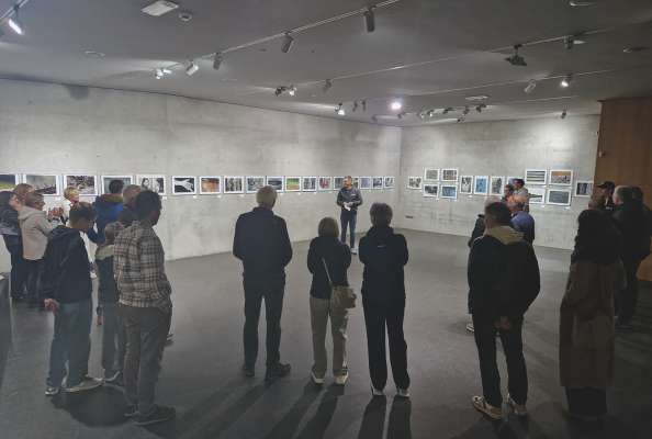 Pra la giaurida dla mostra »Unfat o autramënter« dl Fotoclub Gherdëina.
