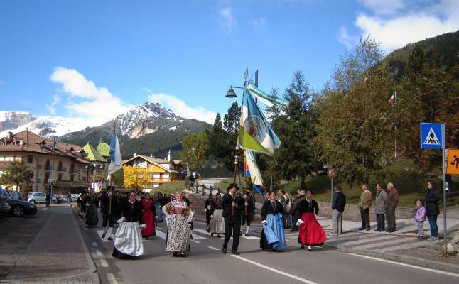 L’Union di Ladins fèsc festa per si 70 egn.
