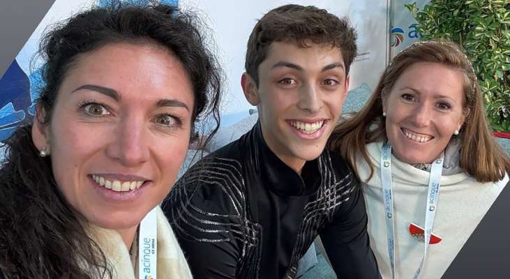 Matteo Marchioni con la arcedadores Martina Bernard e Caterina Nemela.
