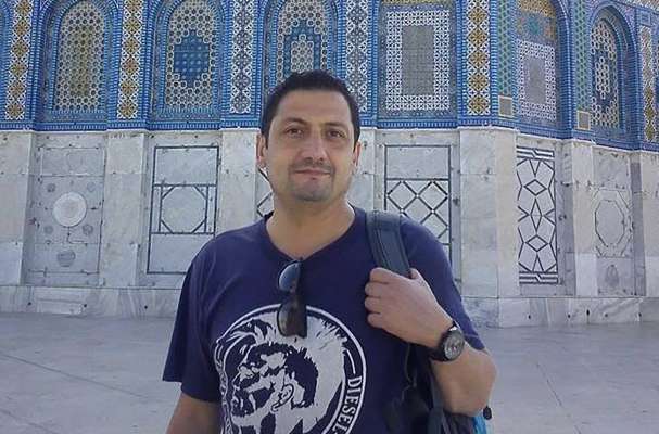 Le dotur Alaa Qutum á raisc palestinejes. Al vir cun la familia a Al Plan.
