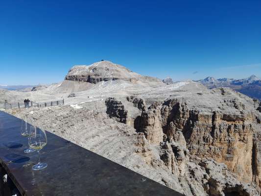 N bicer de calità e n panoram da encant, ponts de forza del Top Wine.
