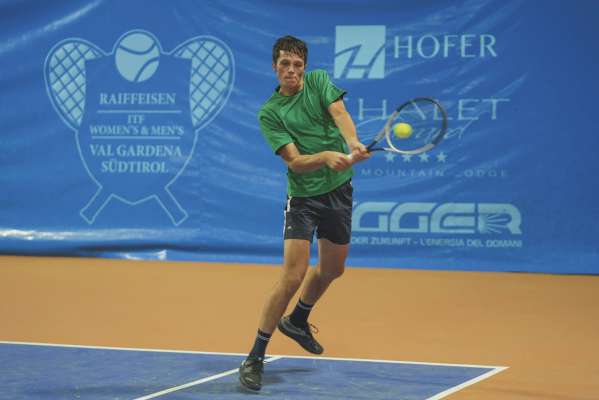Tim Stuffer de Sëlva à giapà na wild card per la cualificazions de n dumënia. 
