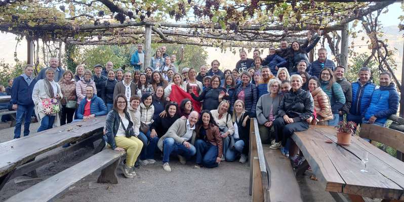 Le gran grup de chi dl 1975, che á tigní la jita di 50 agn.
 Le gran grup de chi dl 1975, che á tigní la jita di 50 agn.