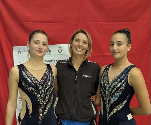 Sara Pilia e Martina Castelnuovo con te mez l’arcedadora Allison Downes.
